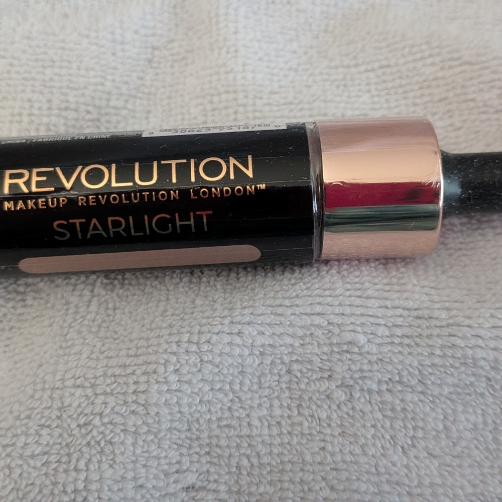 Revolution Vivid Baked Highlighters and Liquid Lipstick - Picture 9 of 10